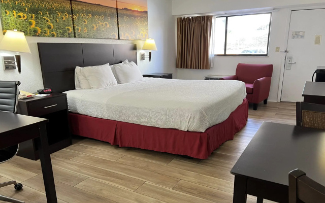 Days Inn by Wyndham Overland Park/Metcalf/Convention Center