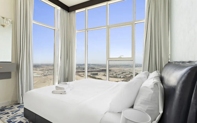 WelHome - Opulent Retreat With Panoramic Cityscape Views