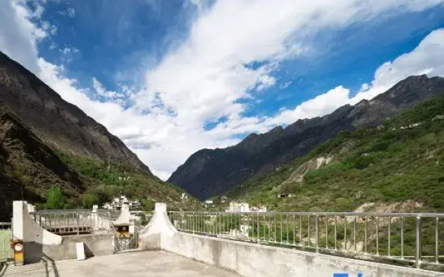 Guxin Hotel (Zhonglu Village)