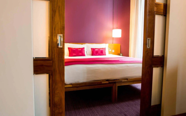 The Trafalgar St. James London, Curio Collection by Hilton