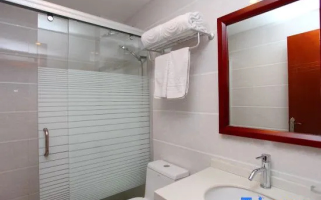 Guannan Guocheng Holiday Hotel