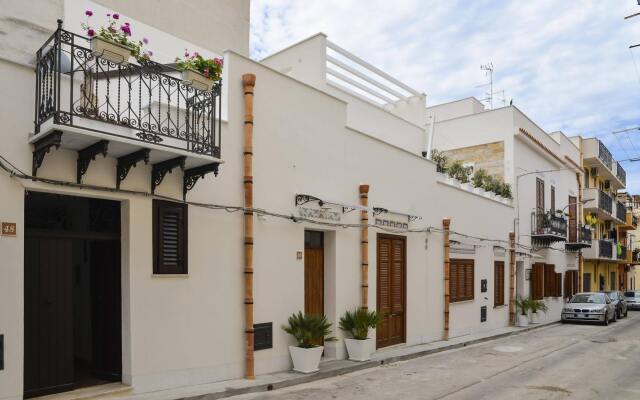 Отель TAM Casa Vacanze Италия, Чинизи - отзывы, цены и фото номеров - забронировать отель TAM Casa Vacanze онлайн вид на фасад