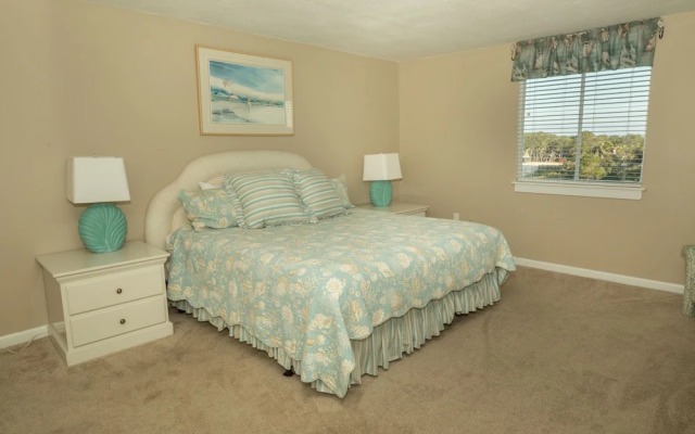 Dolphin Point 601B - 2 Br Condo