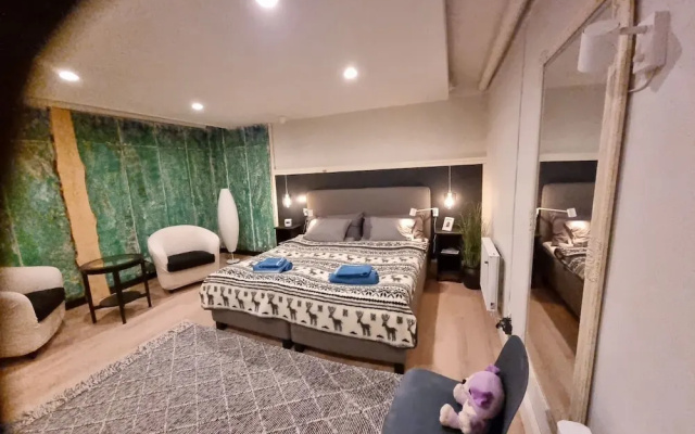 2 Bed Retreat - Sleeps 4 - Pets - Parking - Wifi