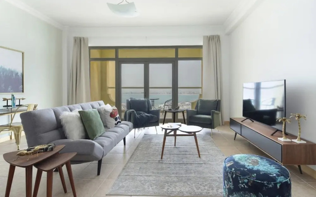 Sleek And Elegant 1BR on The Palm!