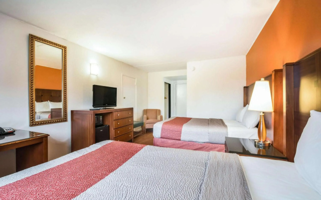 Motel 6 Tinton Falls