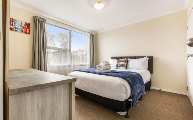 Lovely 2-Bedroom Apartment with Free Parking