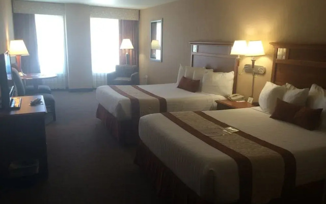Midnight Rose & McGills Hotel & Casino
