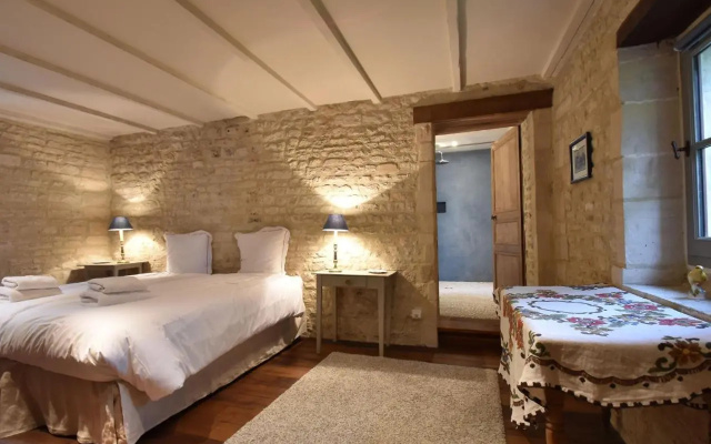 Luxurious mansion in Lantheuil with garden