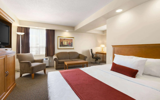 Travelodge by Wyndham Spruce Grove