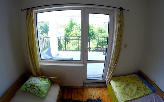Отель Funky Monkey Hostel Болгария, Пловдив - отзывы, цены и фото номеров - забронировать отель Funky Monkey Hostel онлайн комната для гостей