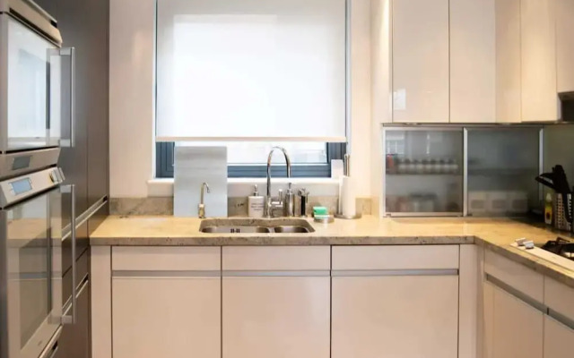 Modern 2 Bedroom With Balcony Near Oxford Street