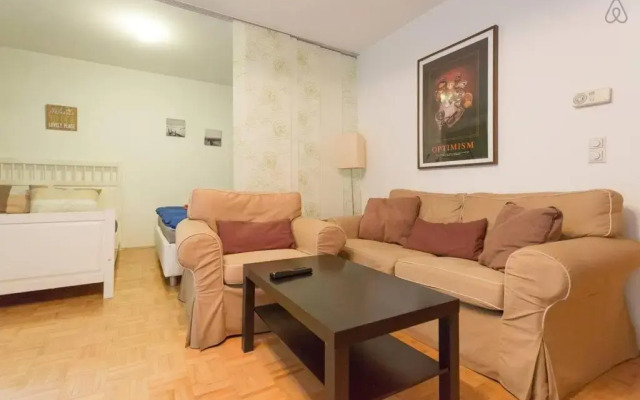 Relaxing Terrace Apartment in Lively Area