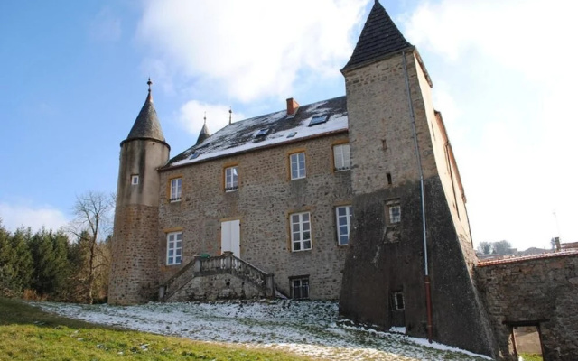 Chateau de Sainte Colombe Sur Gand