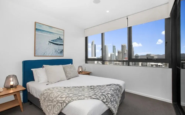 Surfers Paradise 1-bed With Stunning Views & Pool