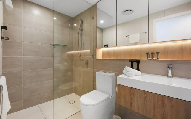 Elegant 2-bed Broadbeach Hotel With Ocean View