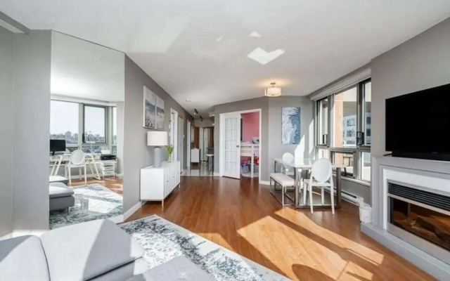 Convenient Downtown Flat
