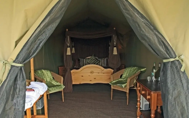 Port Lympne Reserve - Livingstone Lodge