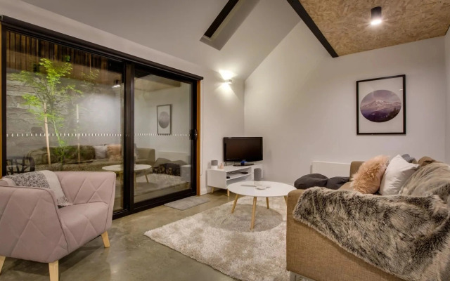 White Room Apartments
