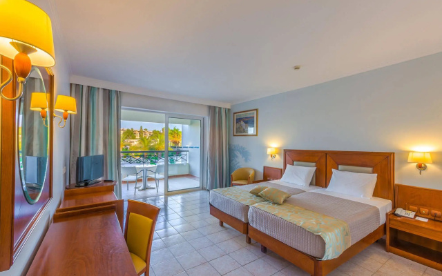 Kipriotis Hippocrates & Maris Suites