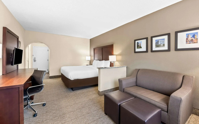 Comfort Inn & Suites Durham near Duke University