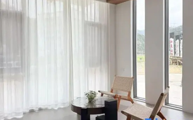 No. 8 Hong Village Holiday Inn in Ningguo