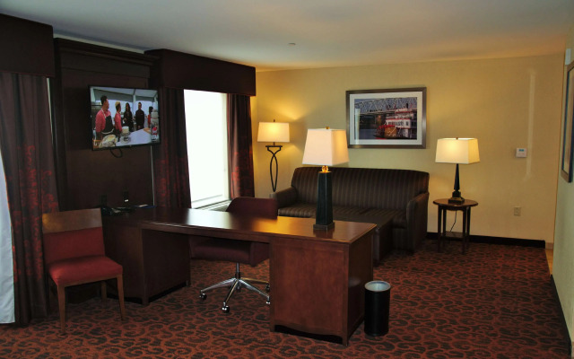Hampton Inn & Suites Cincinnati/Uptown-University Area