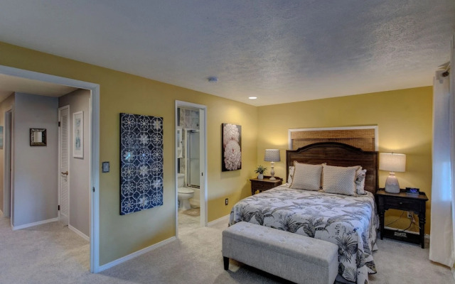 Hale Hokua O Nalu 3 Bedroom Home by Redawning