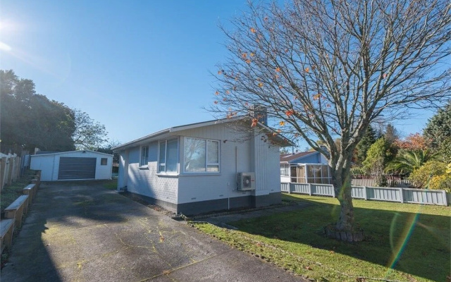 Awesome Modern Rotorua House
