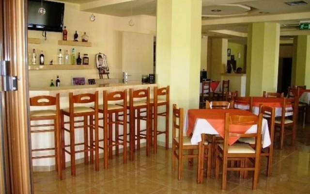 Tzevenos Hotel Apts