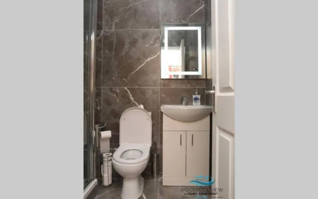 Ballina Apt, Views of Ridgepool, Central Location