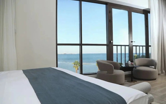 Ray Hotel by Cloud 7