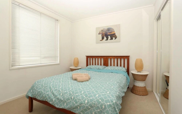 Two Bedrooms near Crown with Free WiFi and Carpark