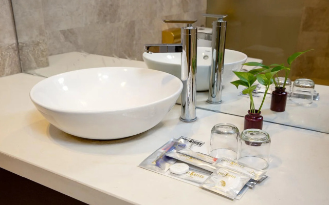 Chill Suites Danang Beach Hotel