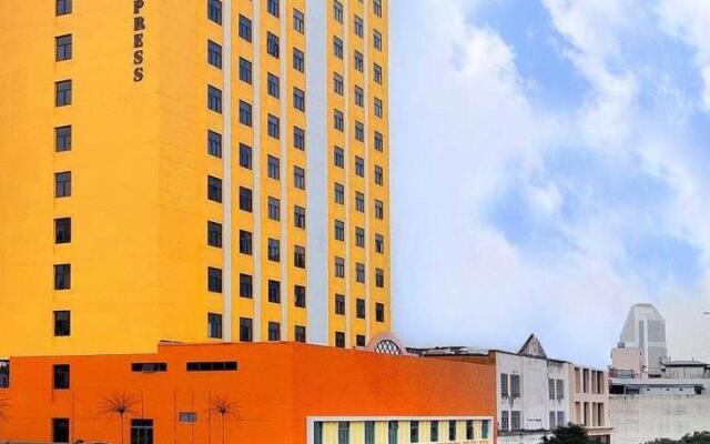 Отель Cititel Express Kuala Lumpur Малайзия, Куала-Лумпур - отзывы, цены и фото номеров - забронировать отель Cititel Express Kuala Lumpur онлайн вид на фасад