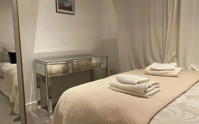 Cosy 2 Bedroom Royal Docks Apartment