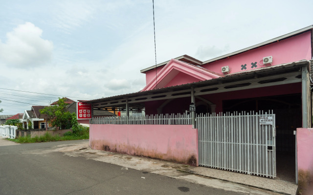 RedDoorz near Palembang Airport 1