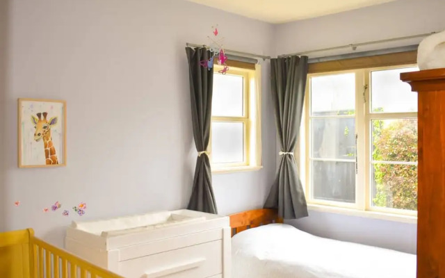 Welcoming 4 Bedroom Family Home in Meadowbank