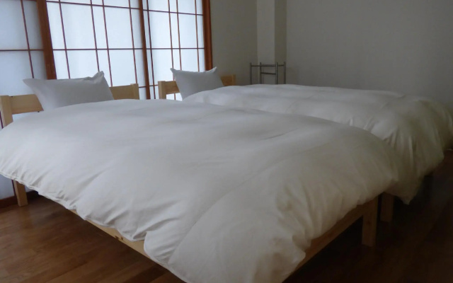Guesthouse Hyakumanben Cross