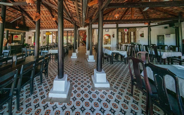 Ven Song Riverside Hotel