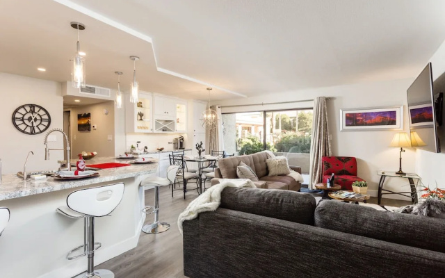 Via De Royal 2 BR by Casago