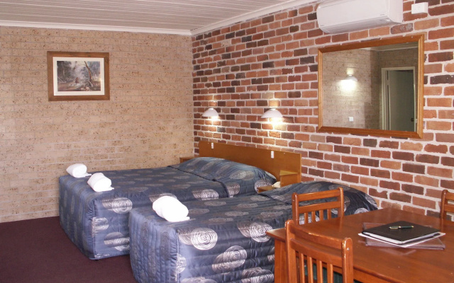 Cedar Lodge Motel