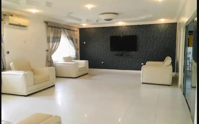 Mayors & Diplomat Apartment 1