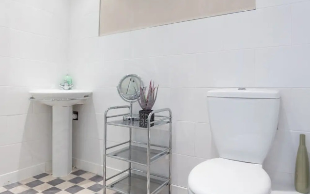 Eagleton Residence - Donnini Apartments