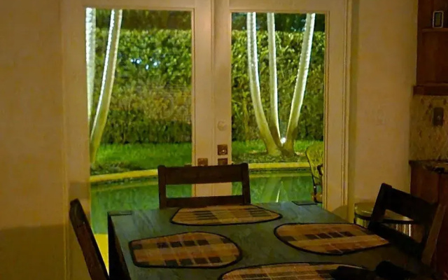 Shangri-la 3 Bedroom Home by RedAwning