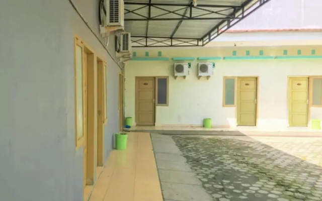 Urbanview Hotel Platinum Parepare
