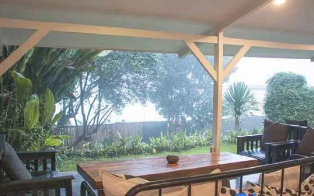 Villa Memory-Modern White Open Kitchen