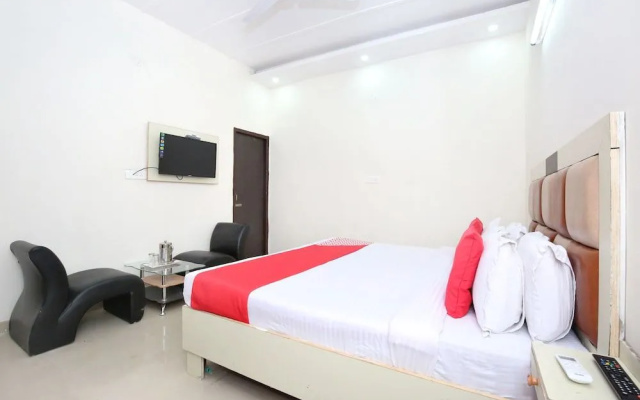 OYO 11369 Hotel Noor Plaza