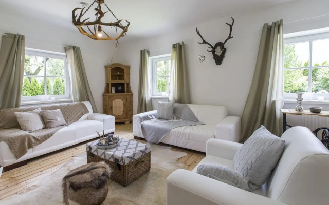 Holidaysun, Chalet Foresthouse, Detached Villa, 1000 qm garden, mountainview, whirlpool, BBQ&bikes&sunbeds for free