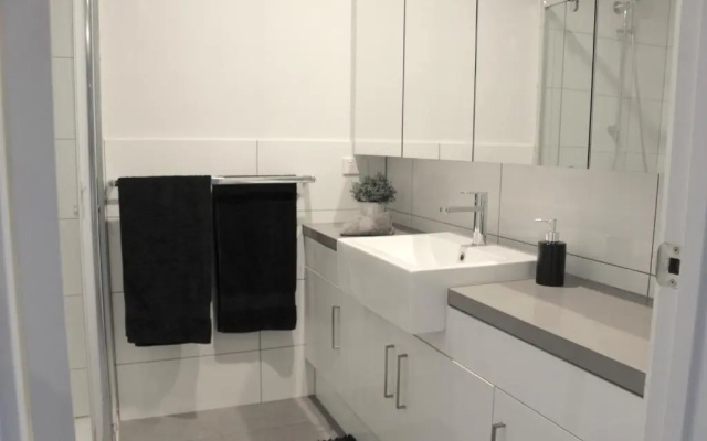 StayCentral-Heidelberg Heights Penthouse